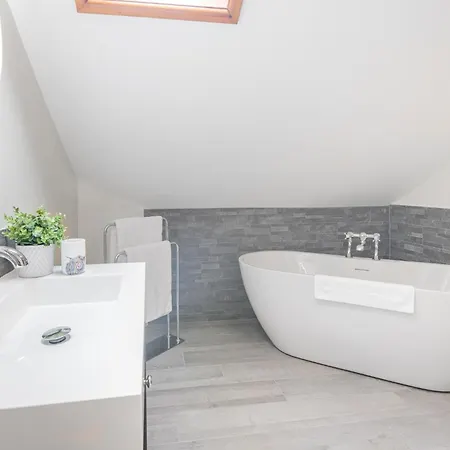 Nyaraló New Listing - The Cote!