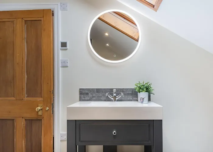 New Listing - The Cote! 度假居 *