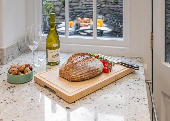 New Listing - The Cote! * 鲍内斯温德米尔