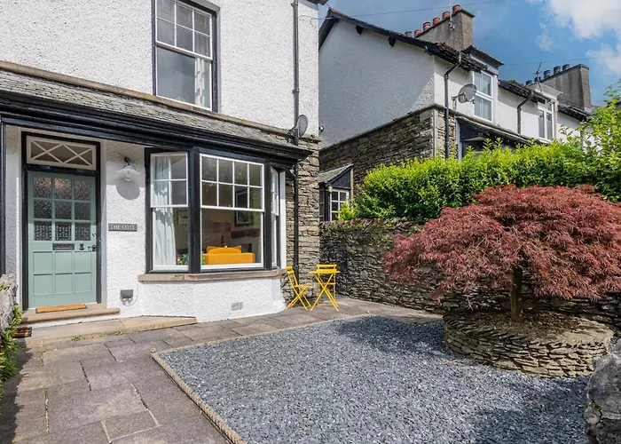 New Listing - The Cote! 度假居 *