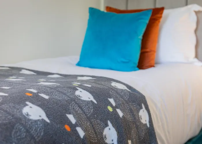 New Listing - The Cote! 度假居 *