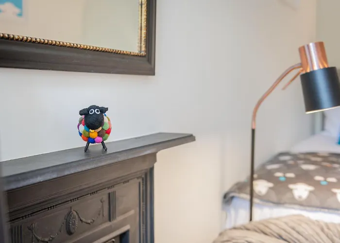 New Listing - The Cote! 度假居 *