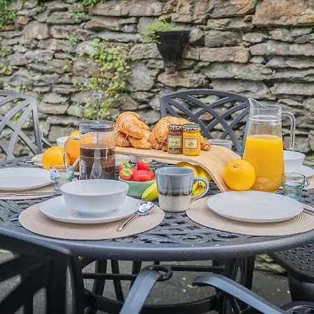 New Listing - The Cote! 別荘